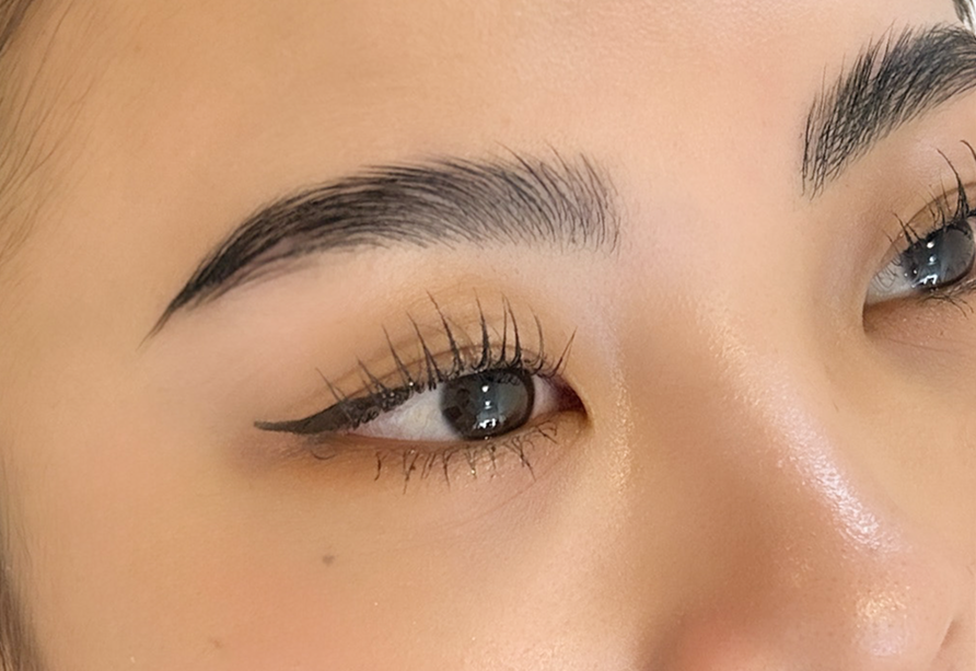 ハリウッドブロウリフトの施術